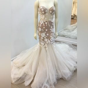 BERTA PRIVEE SAMPLE SALE!! 21-P105 Wedding Gown